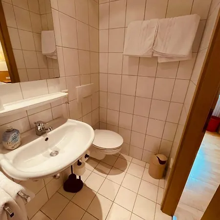 Gaestehaus Grottental - Ruhige Naechte Auf Der Alb Aparthotel *